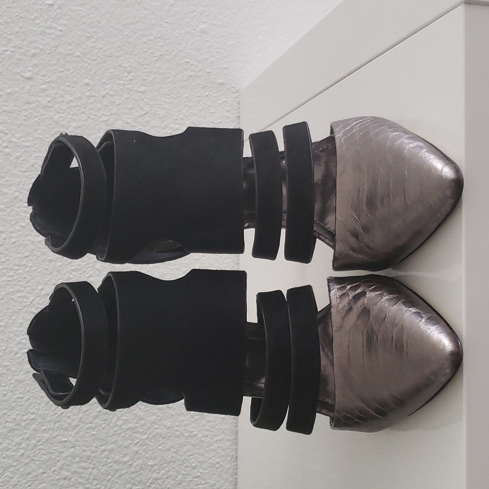 🚨 Flash Sale 🚨BGBGeneration Black & Silver Heels - Picture 2 of 4